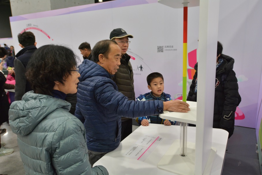 说明: F:\sxj个人\xinlizhan\高老师 照片\心理展照片0123\展品\眼疾手快.JPG