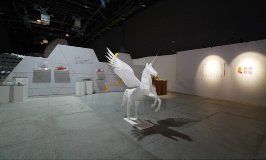 “纸来折往”展区,现代折纸的研究与应用空间 “纸来折往”展区,现代折纸的研究与应用空间