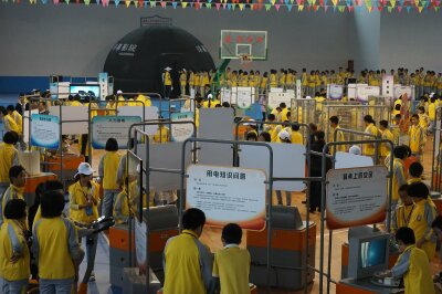四川泸县流动科技馆巡展